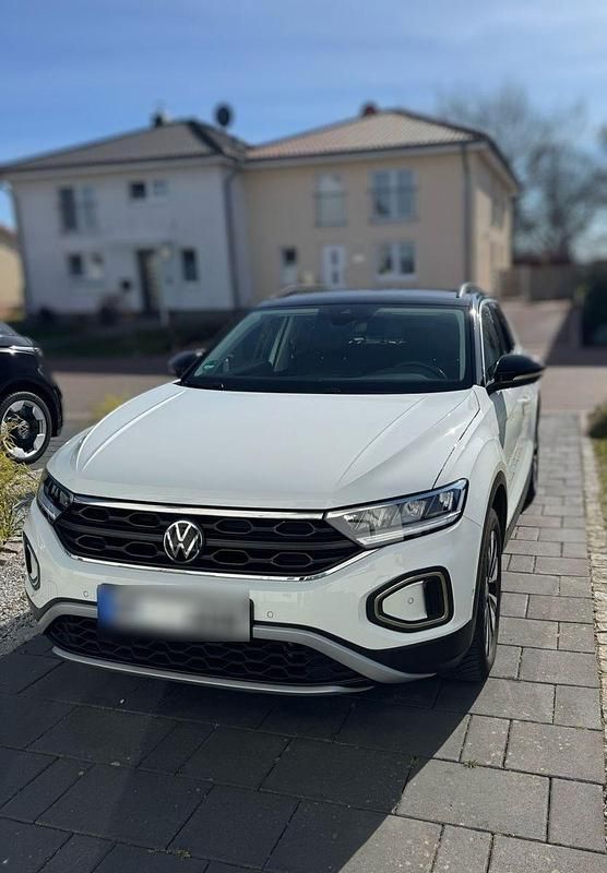 Gebraucht VW T-Roc Move 110 PS (80 kW) 2023 Weiß SUV