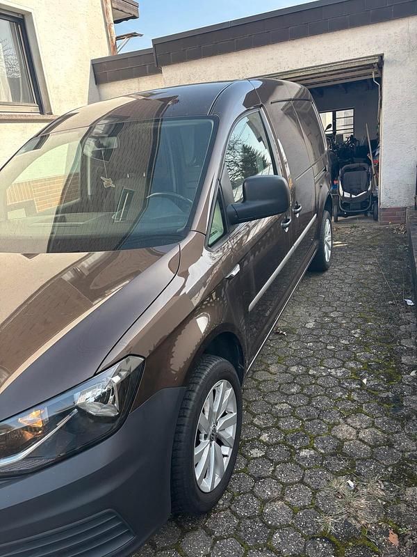 Gebraucht VW Caddy Maxi 150 PS (110 kW) 2018 Braun Van / Kleinbus