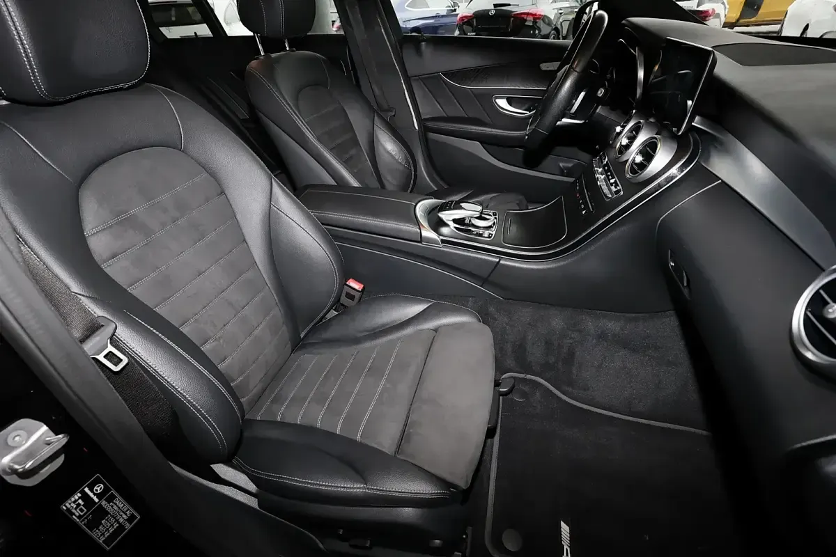 Gebraucht Mercedes C200 AMG 184 PS (135 kW) 2020 Metalliclack obsidianschwarz Kombi