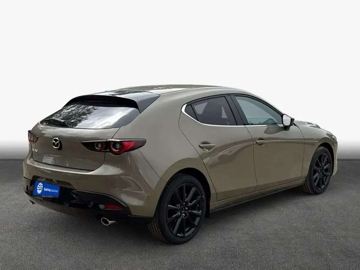Neu Mazda 3 Homura-Line 140 PS (102 kW) 2025 Zircon sand metallic Limousine