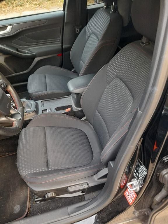 Gebraucht Ford Focus ST-Line 125 PS (91 kW) 2018 Schwarz Limousine