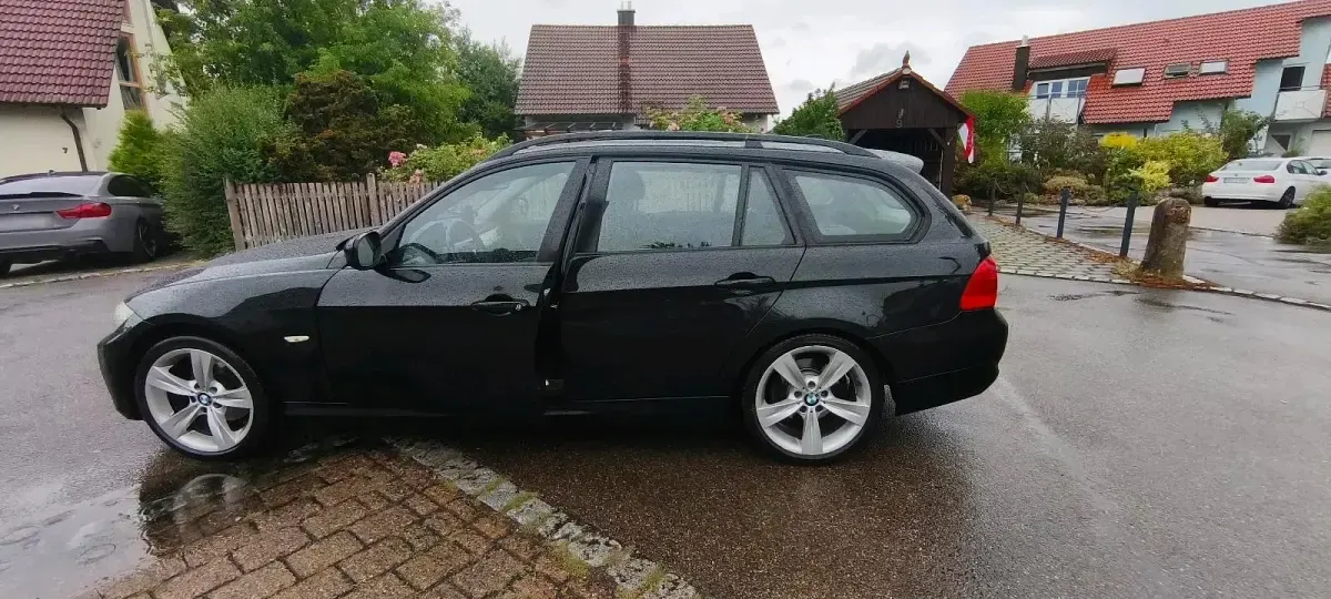 Gebraucht BMW 320 177 PS (130 kW) 2009 Schwarz Kombi