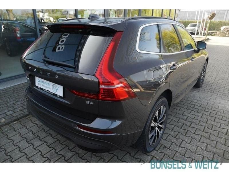 Gebraucht Volvo XC60 Core 197 PS (144 kW) 2023 Grau metallic SUV