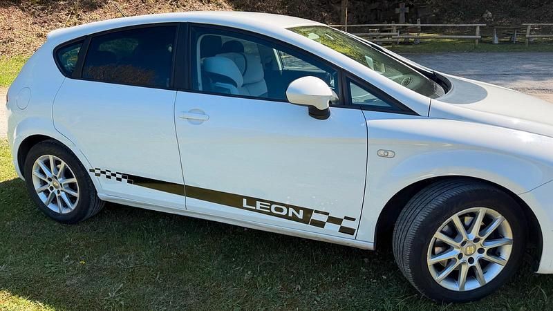 Usata Seat Leon 125 CV (91 kW) 2012 Bianco Utilitaria