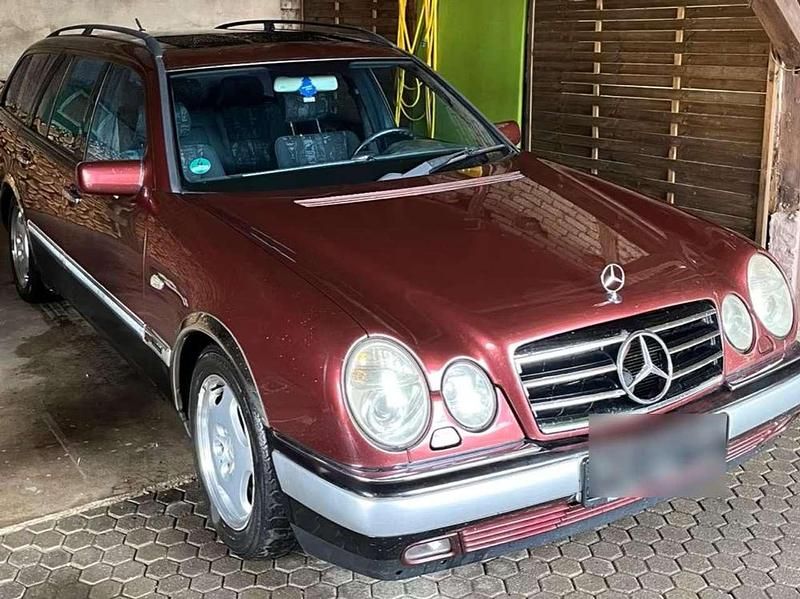 Gebraucht Mercedes E200 Avantgarde 136 PS (100 kW) 1997 Rot Kombi