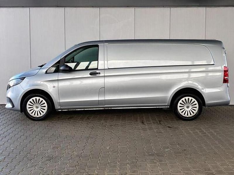 Silber Gebraucht 2024 Mercedes Vito Van | 51.175 € - Bild 1/4