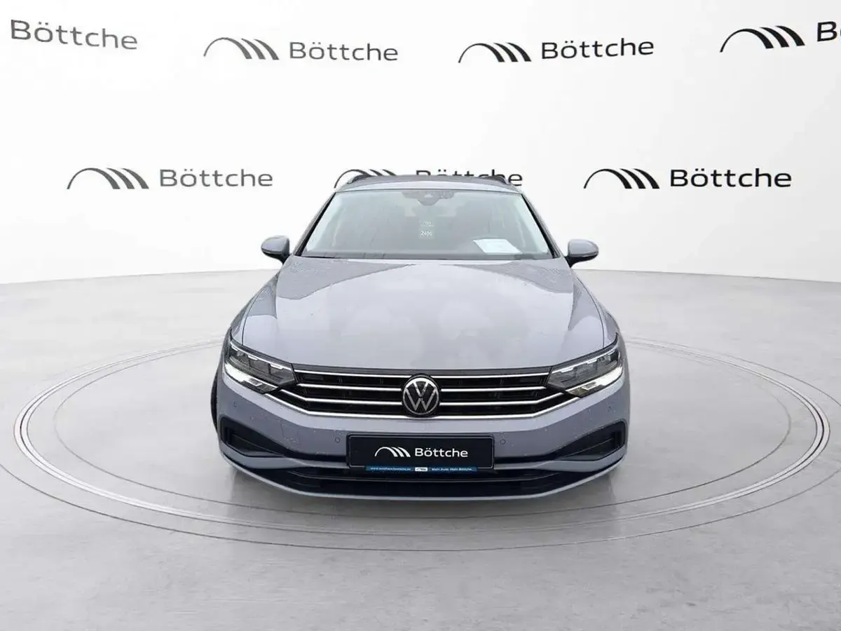 Gebraucht VW Passat Business 150 PS (110 kW) 2022 Deep black perleffekt Kombi