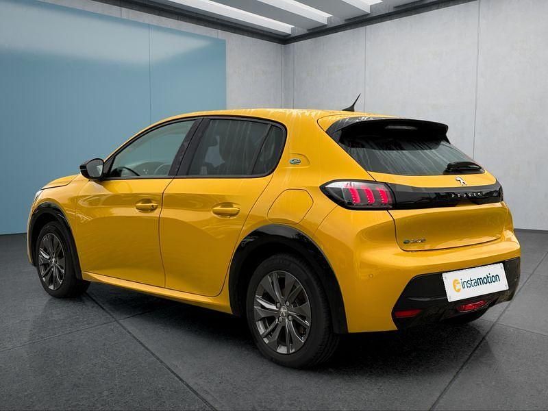 Gebraucht Peugeot e-208 Allure 100 kW (136 PS) 2022 Gelb Kleinwagen