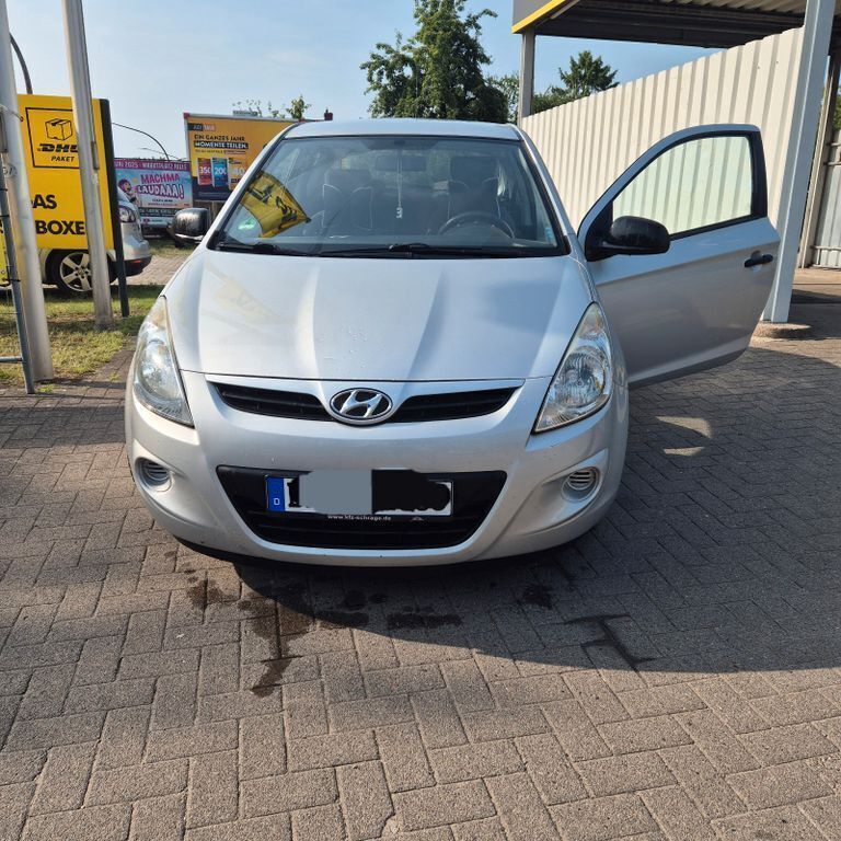 Silber Gebraucht 2010 Hyundai i20 Classic Limousine | 2.200 € (Guter Preis) - Bild 1/4