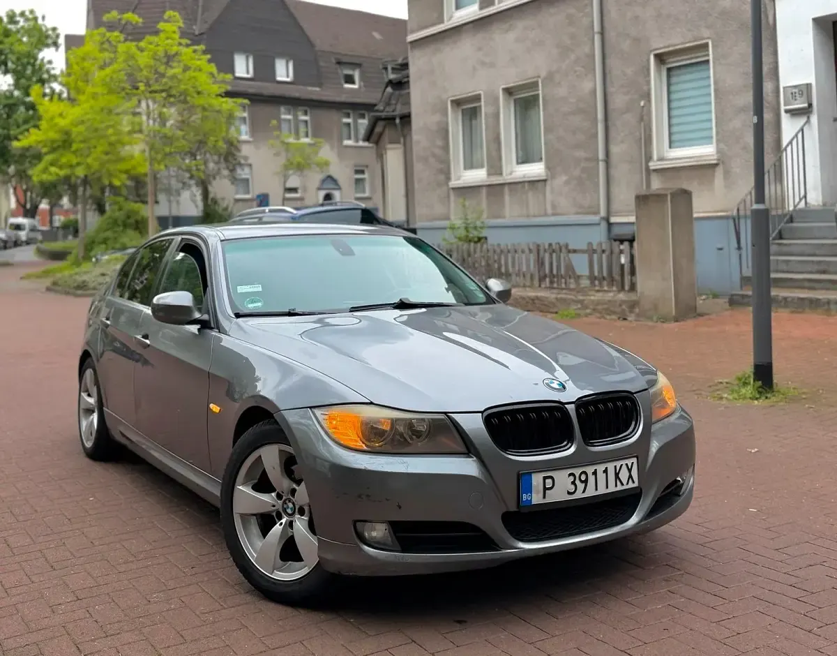 Gebraucht BMW 320 184 PS (135 kW) 2010 Silber Limousine