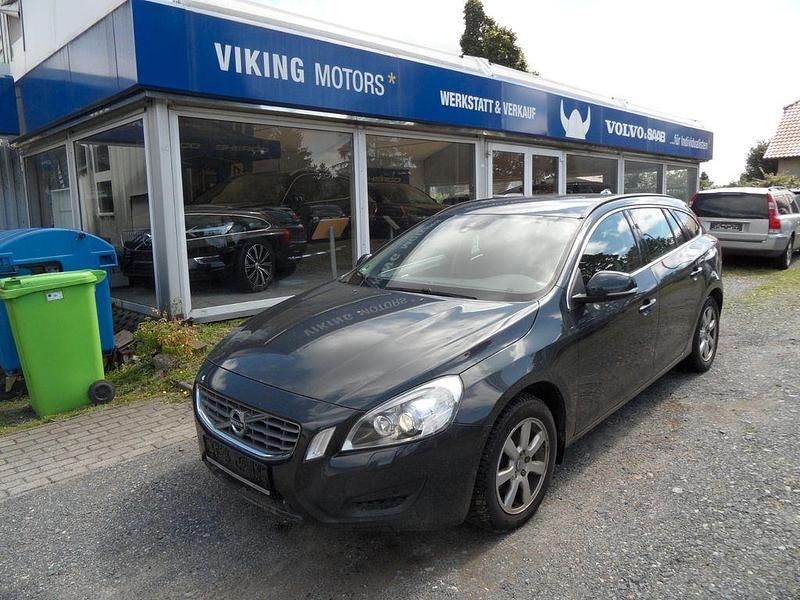 Savile grey / metallic Gebraucht 2012 Volvo V60 Momentum Kombi | 11.980 € (Teuer) - Bild 1/4