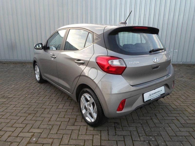 Gebraucht Hyundai i10 Trend 67 PS (49 kW) 2022 Braun Kleinwagen
