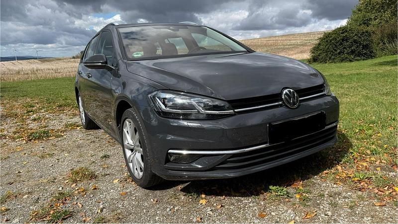 Grau Gebraucht 2018 VW Golf VII Kombi | 16.300 € (Fairer Preis) - Bild 1/4
