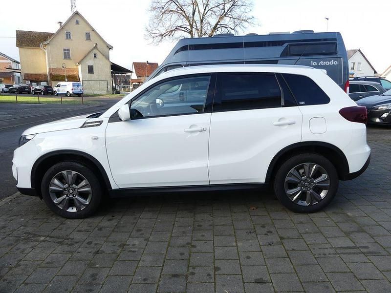 Gebraucht Suzuki Vitara Comfort 131 PS (96 kW) 2023 Weiß SUV