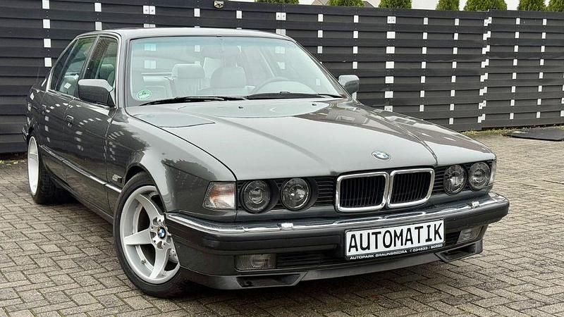 Grau Gebraucht 1990 BMW 750 Limousine | 16.900 € - Bild 1/4