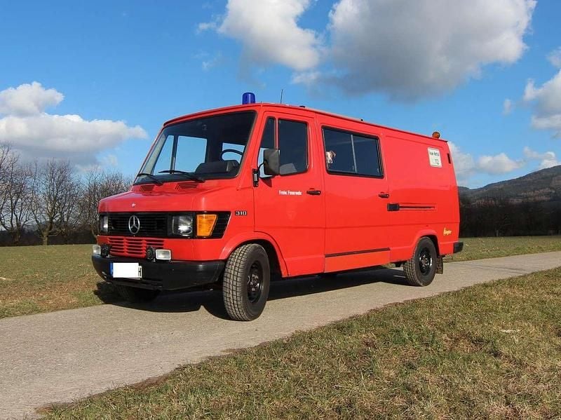 Rot Gebraucht 1983 Mercedes T1 Van | 9.000 € - Bild 1/4