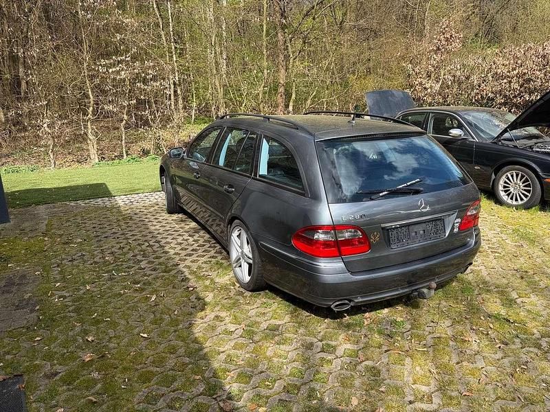 Gebraucht Mercedes E280 231 PS (169 kW) 2007 Flintgrau  metalliclack Kombi