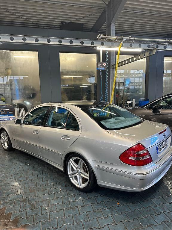 Gebraucht Mercedes E270 Avantgarde 177 PS (130 kW) 2003 Silber Limousine