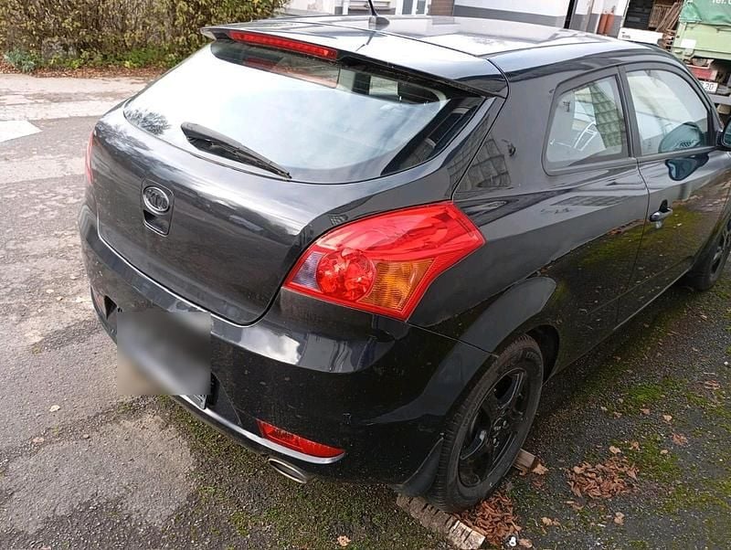 Schwarz Gebraucht 2009 Kia Ceed Sport Kleinwagen | 850 € (Superpreis) - Bild 1/3