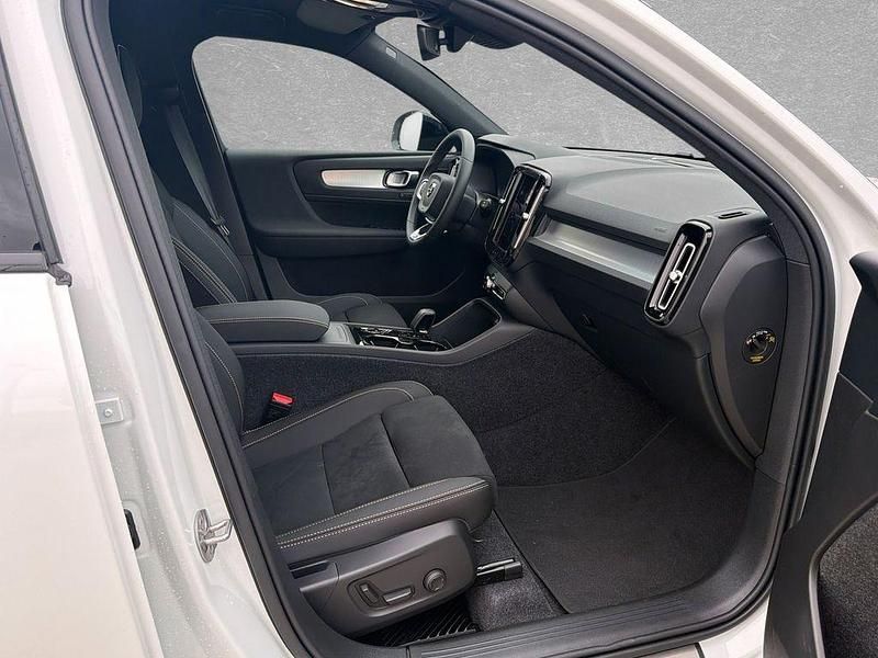 Gebraucht Volvo XC40 Plus 163 PS (119 kW) 2025 Crystal weiß perleffekt SUV