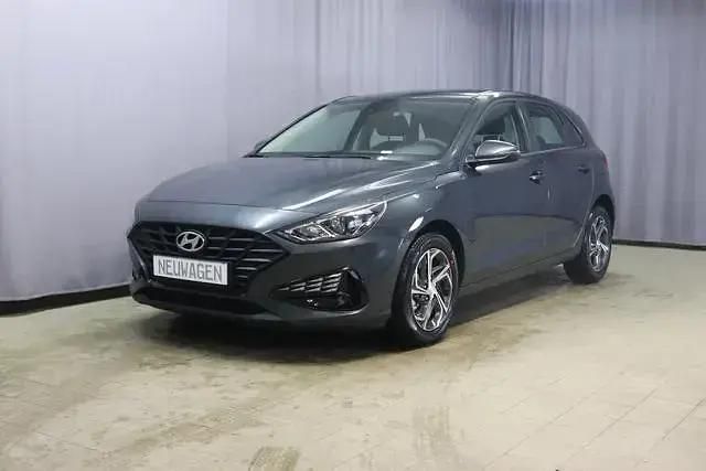 Dark knight gray pearl Gebraucht 2023 Hyundai i30 Comfort Limousine | 18.490 € (Superpreis) - Bild 1/4