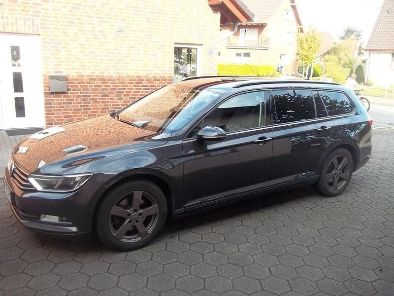 Grau Gebraucht 2018 VW Passat Trendline Kombi | 9.200 € (Guter Preis) - Bild 1/4