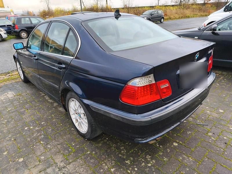 Gebraucht BMW 320 170 PS (125 kW) 2001 Blau Limousine