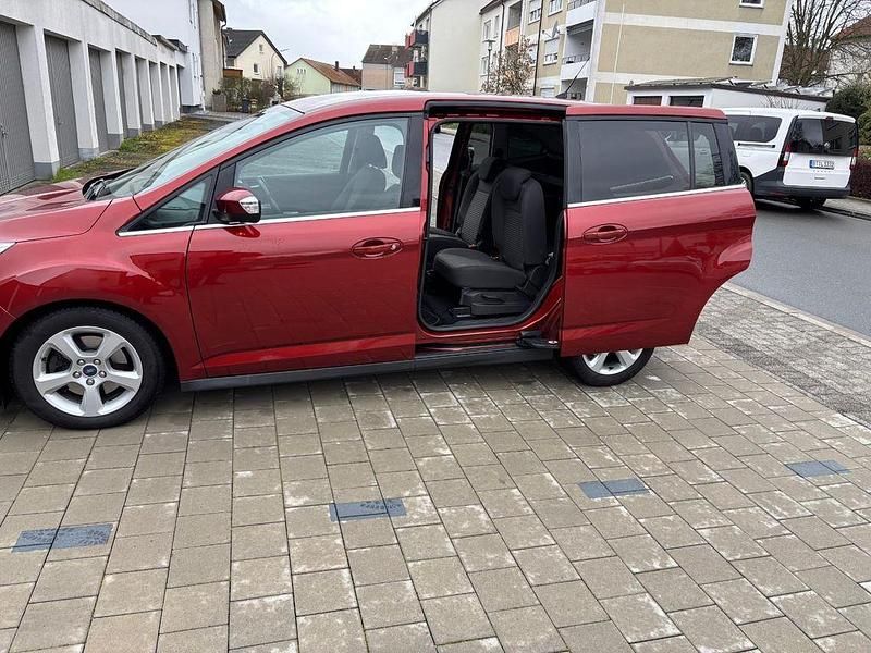 Gebraucht Ford Grand C-Max Titanium 125 PS (91 kW) 2016 Rot Van / Kleinbus