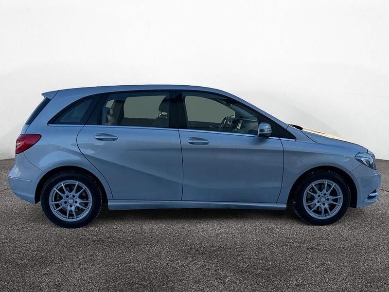 Gebraucht Mercedes B180 122 PS (89 kW) 2014 Silber Van / Kleinbus