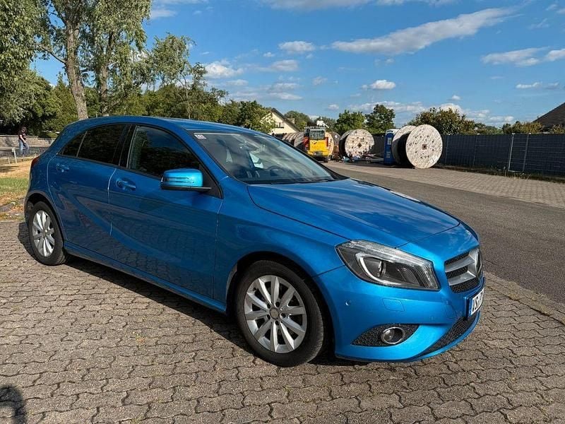 Blau Gebraucht 2012 Mercedes A200 Limousine | 13.500 € (Fairer Preis) - Bild 1/4