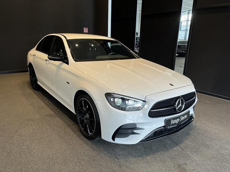 Gebraucht Mercedes E220 AMG 200 PS (147 kW) 2023 Unilack polarweiß Limousine