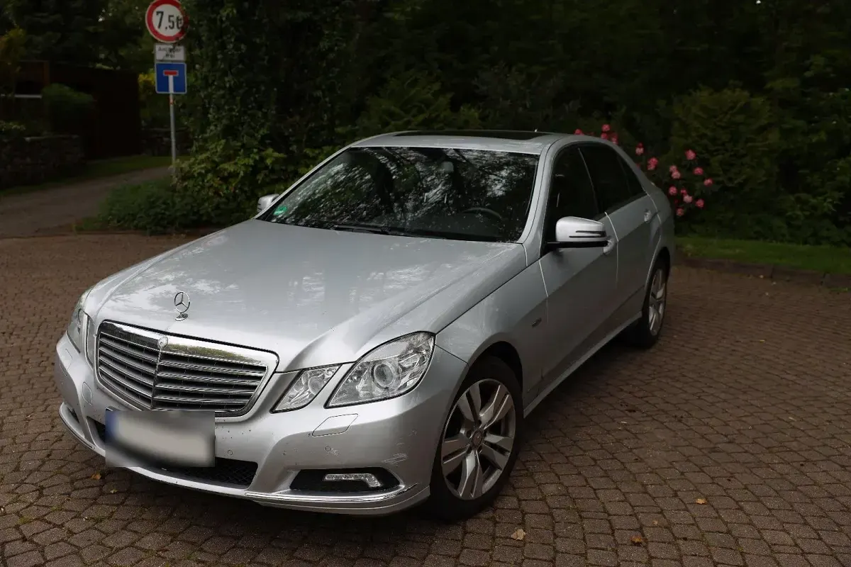 Gebraucht Mercedes E350 Elegance 231 PS (169 kW) 2010 Silber Limousine
