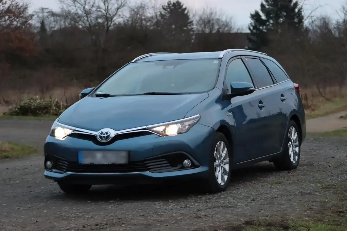 Gebraucht Toyota Auris 137 PS (100 kW) 2016 Blau Kombi