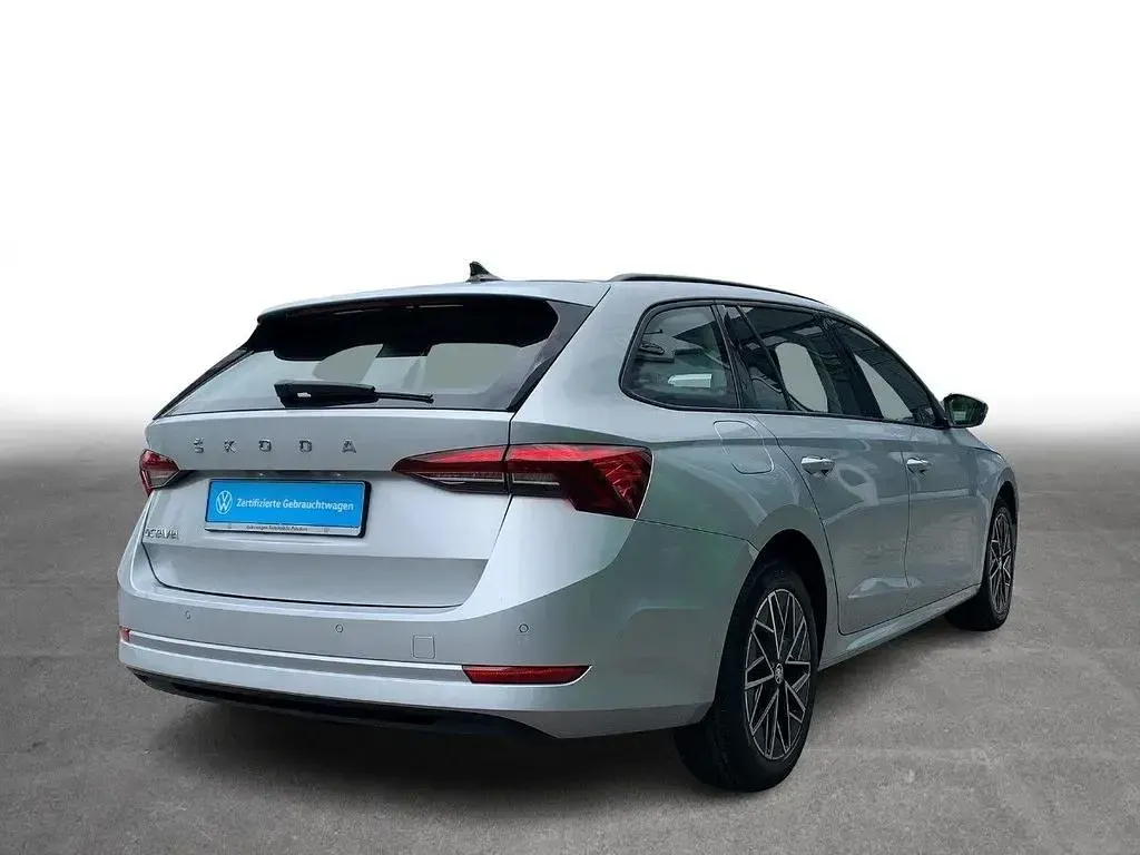 Gebraucht Skoda Octavia Ambition 150 PS (110 kW) 2023 Brillantsilber metallic Kombi