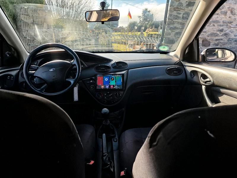 Gebraucht Ford Focus 116 PS (85 kW) 2002 Schwarz Limousine