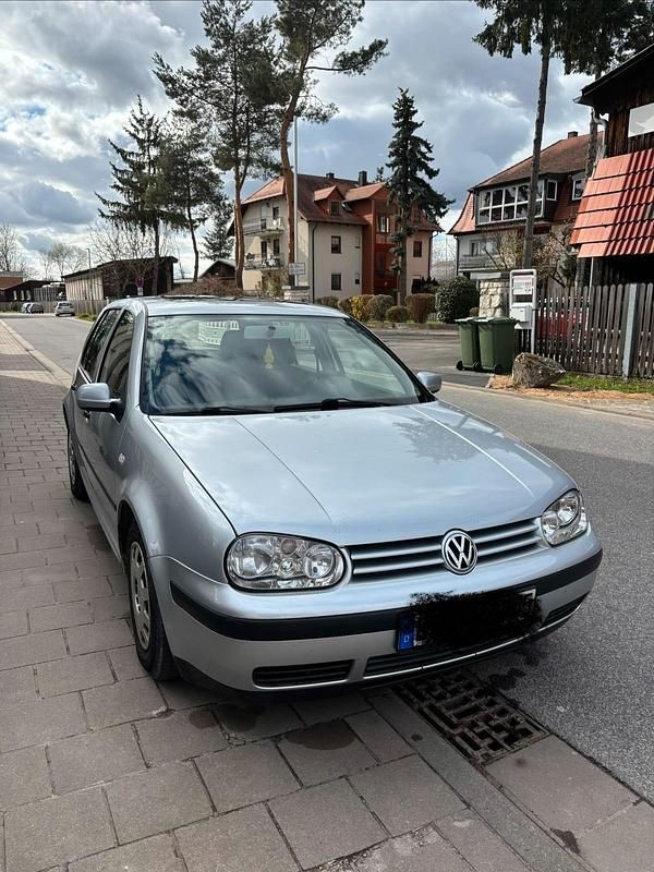 Gebraucht VW Golf IV 104 PS (76 kW) 2001 Silber Kleinwagen