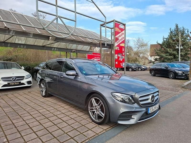 Usado Mercedes E220 AMG line 194 CV (142 kW) 2018 Gris Berlina
