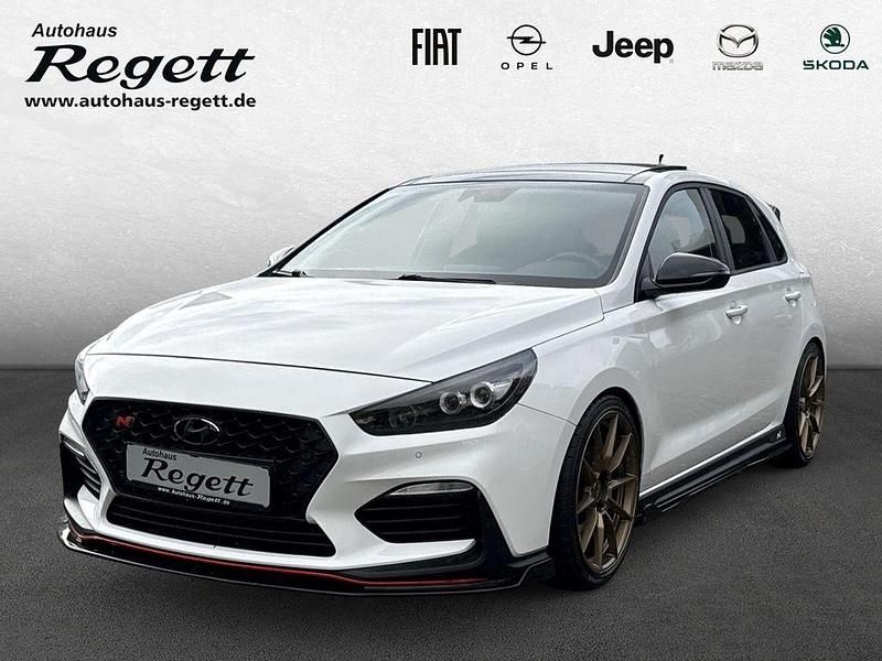 Weiss Gebraucht 2019 Hyundai i30 N Performance Limousine | 23.990 € (Fairer Preis) - Bild 1/4