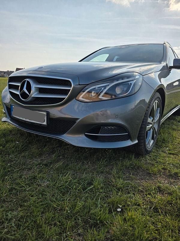 Gebraucht Mercedes E220 170 PS (125 kW) 2015 Grau Kombi