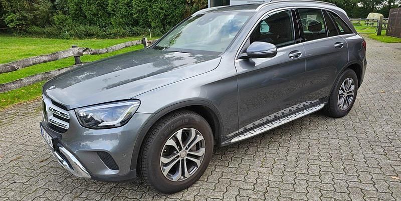 Grau Gebraucht 2019 Mercedes GLC220 SUV | 30.999 € (Superpreis) - Bild 1/4