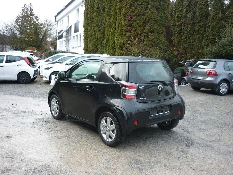 Gebraucht Toyota iQ Basis 90 PS (66 kW) 2009 Schwarz Kleinwagen
