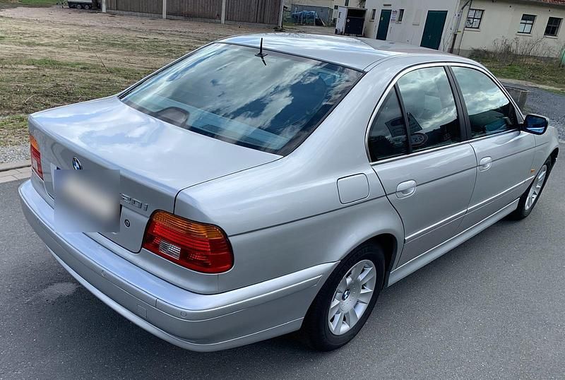 Gebraucht BMW 520 170 PS (125 kW) 2002 Silber Limousine