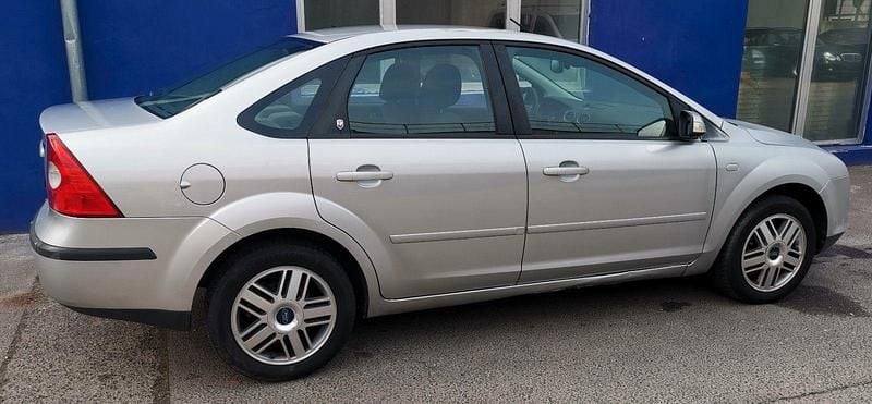 Gebraucht Ford Focus Ghia 116 PS (85 kW) 2007 Silber Limousine
