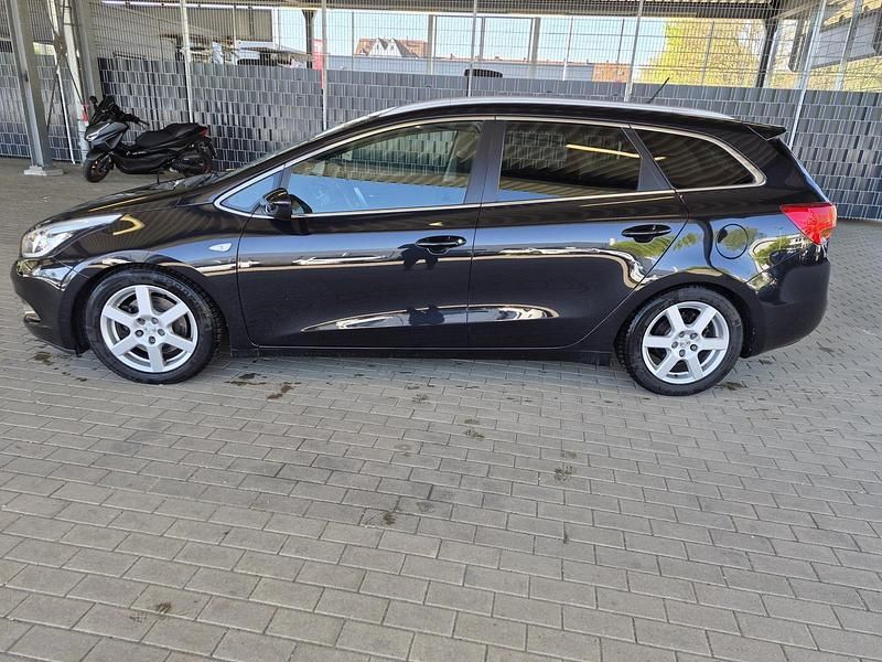 Second-hand Kia Ceed 128 CP (94 kW) 2013 Negru Hatchback