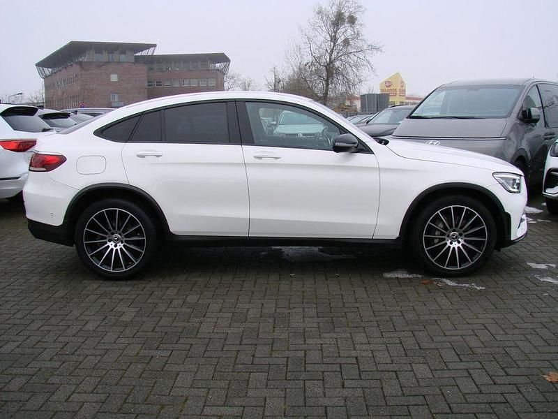 Gebraucht Mercedes GLC300 AMG 245 PS (180 kW) 2021 Weiß Coupé