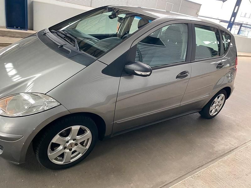 Andere farben Gebraucht 2005 Mercedes A180 Kleinwagen | 1.600 € (Fairer Preis) - Bild 1/4