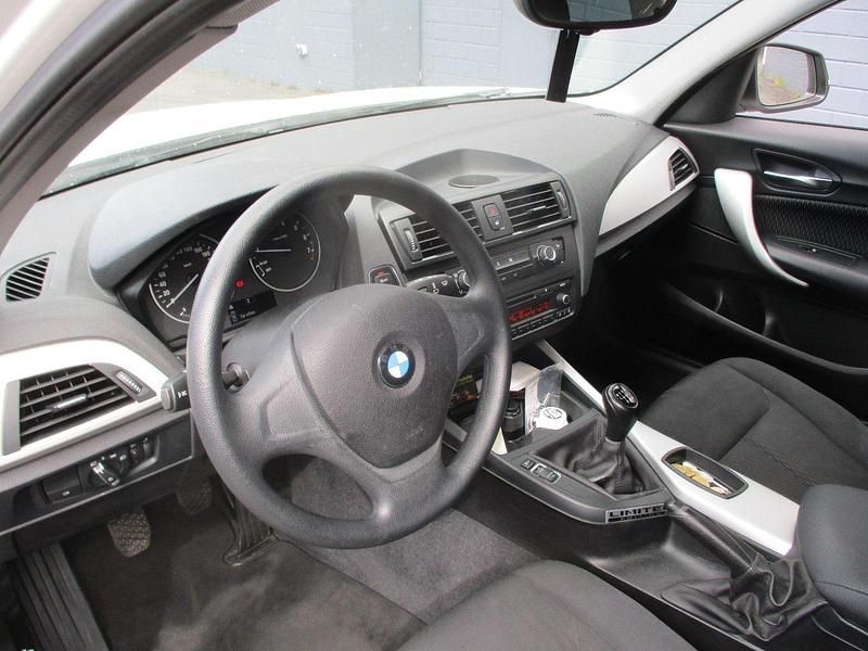 Gebraucht BMW 114 102 PS (75 kW) 2012 Weiß Kleinwagen