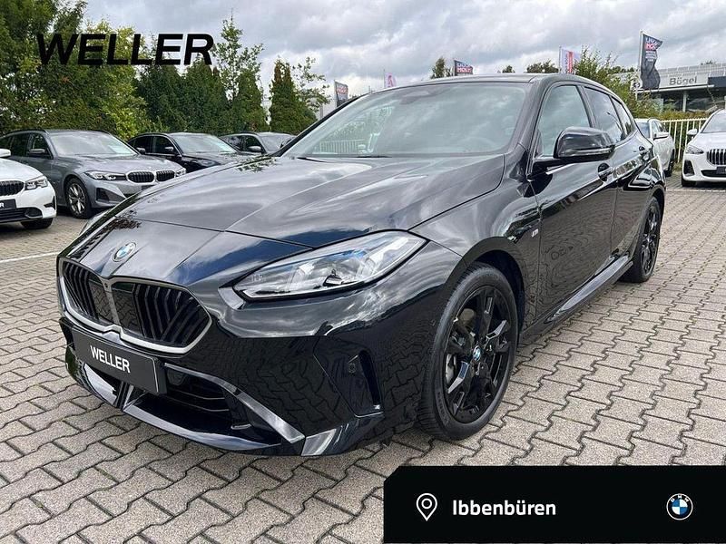 Black sapphire (schwarz) Gebraucht 2024 BMW 120 Performance Kleinwagen | 33.945 € (Guter Preis) - Bild 1/4