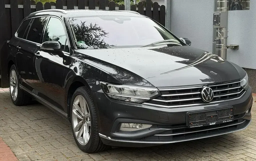Gebraucht VW Passat 150 PS (110 kW) 2021 Grau Kombi