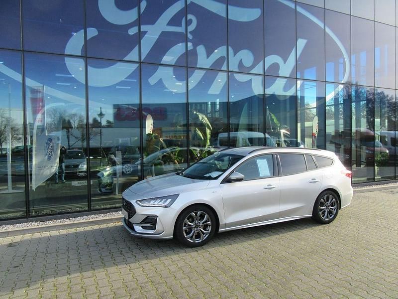 Silber Gebraucht 2024 Ford Focus ST-Line X Limousine | 26.500 € (Teuer) - Bild 1/4